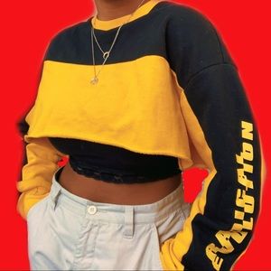 Cropped black and yellow sweatshirt